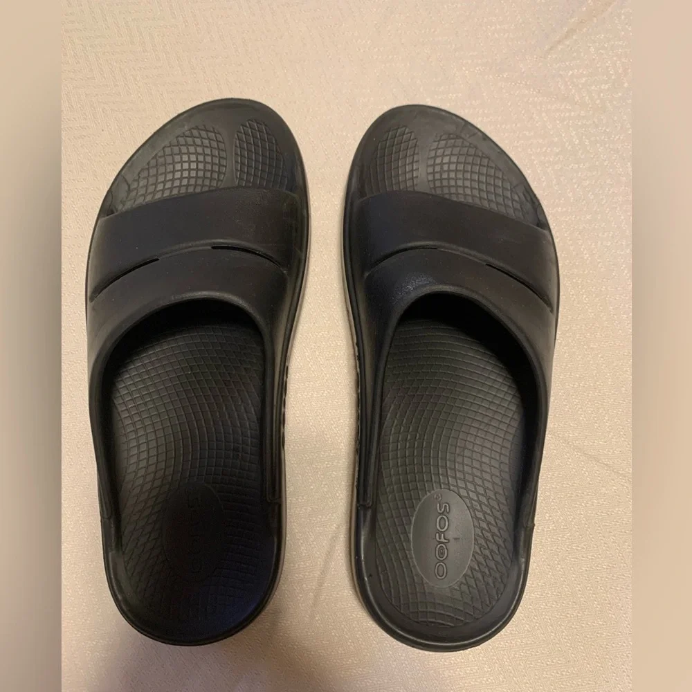 OOFOS slides size 7. - Picture 2 of 4